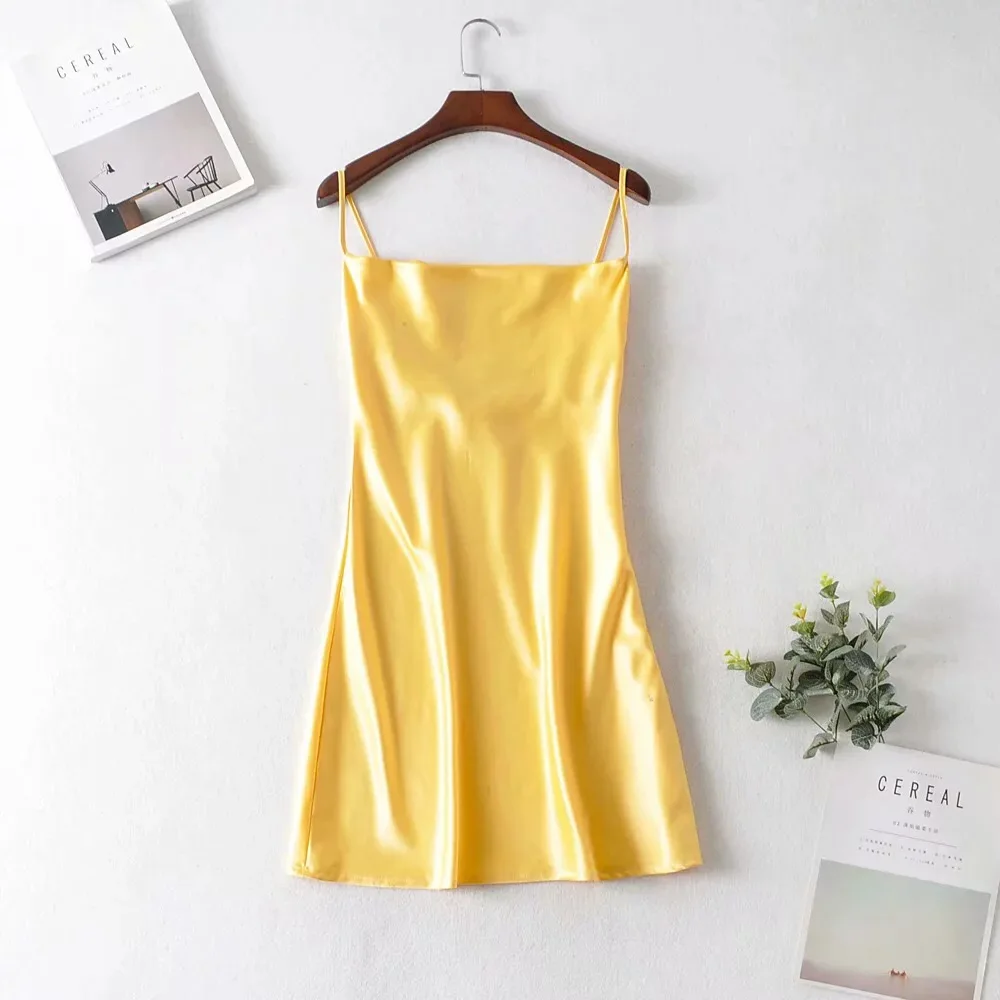 Женское атласное платье на бретелях-спагетти привлекательное ТРАПЕЦИЕВИДНОЕ