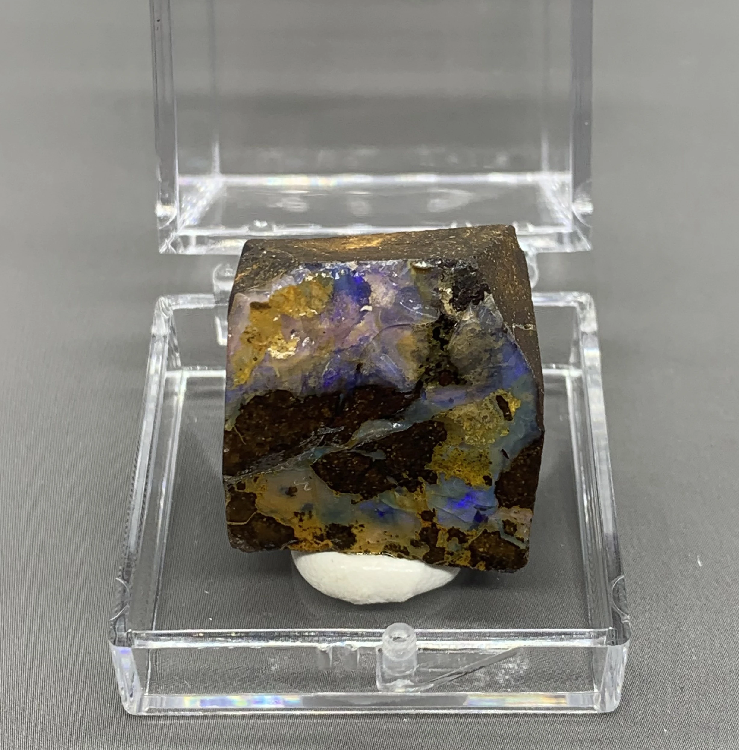 

100% natural rare Australian iron opal (photographed in wet water state) gem mineral specimen quartz gemstones box size 3.4 cm
