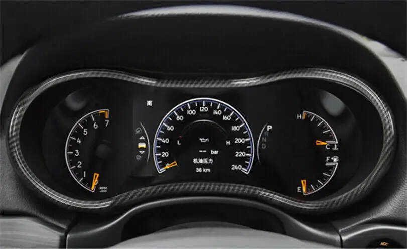 Декоративная рамка для приборной панели из углеродного волокна Jeep Grand Cherokee 2014-2020