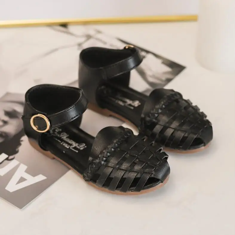 Новые кожаные сандалии для девочек летние открытые детские пляжные маленьких