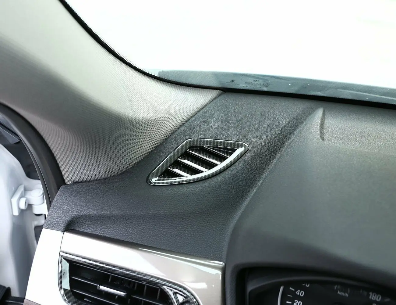 

1set=2PCS Carbon Fiber Car Dashboard Air Outlet Trim For BMW X1 20i 25i F48 2016-2018