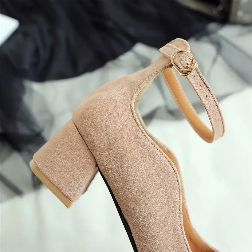 Туфли лодочки женские на среднем квадратном каблуке 5 см с ремешком