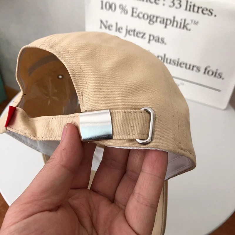 Кепка Женская бейсбольная яркой расцветки дизайнерская шапка с вышивкой в стиле