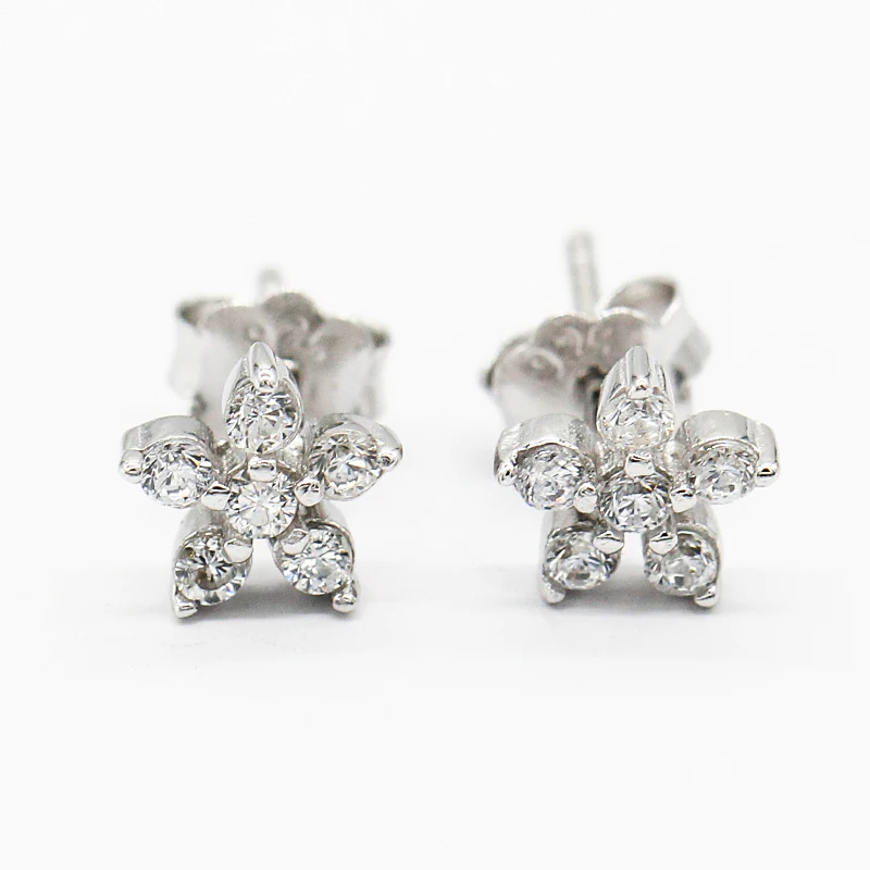 Серьги женские из серебра 925 пробы с искусственными маргаритками и маленькими