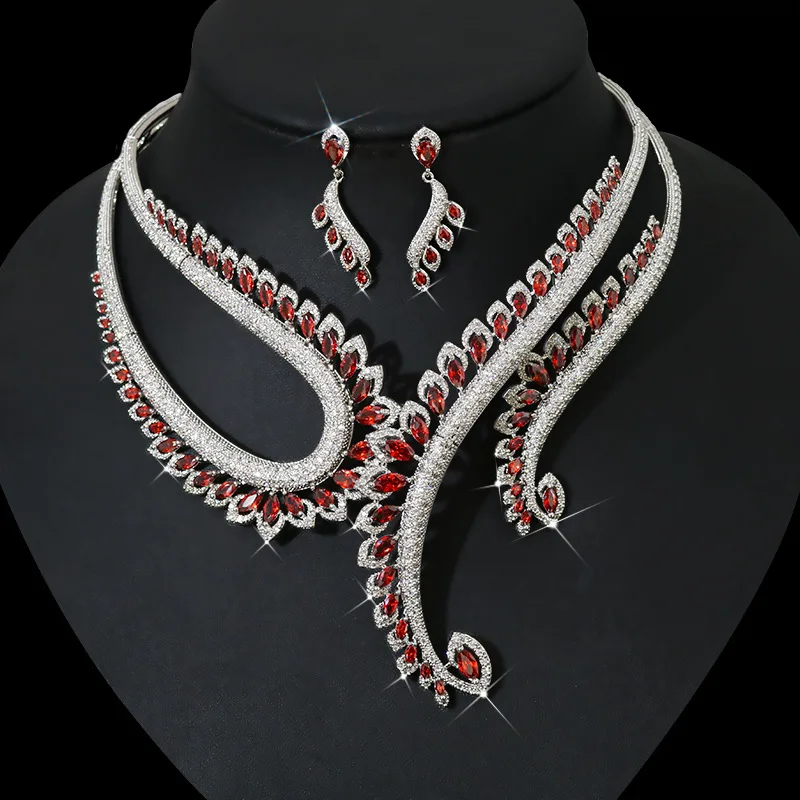 Роскошные серьги и ожерелье с фианитами для женщин