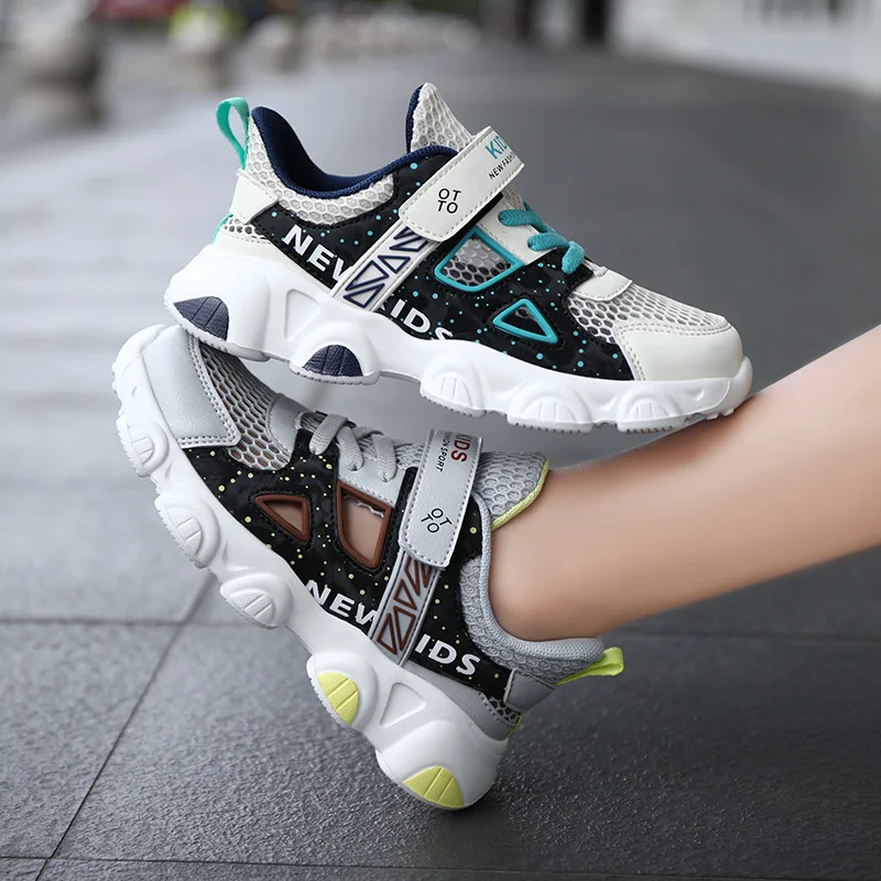 

Новая обувь для мальчиков, дышащая сетчатая обувь, весенние и летние модели, обувь для больших детей с отверстиями, трендовая спортивная обу...