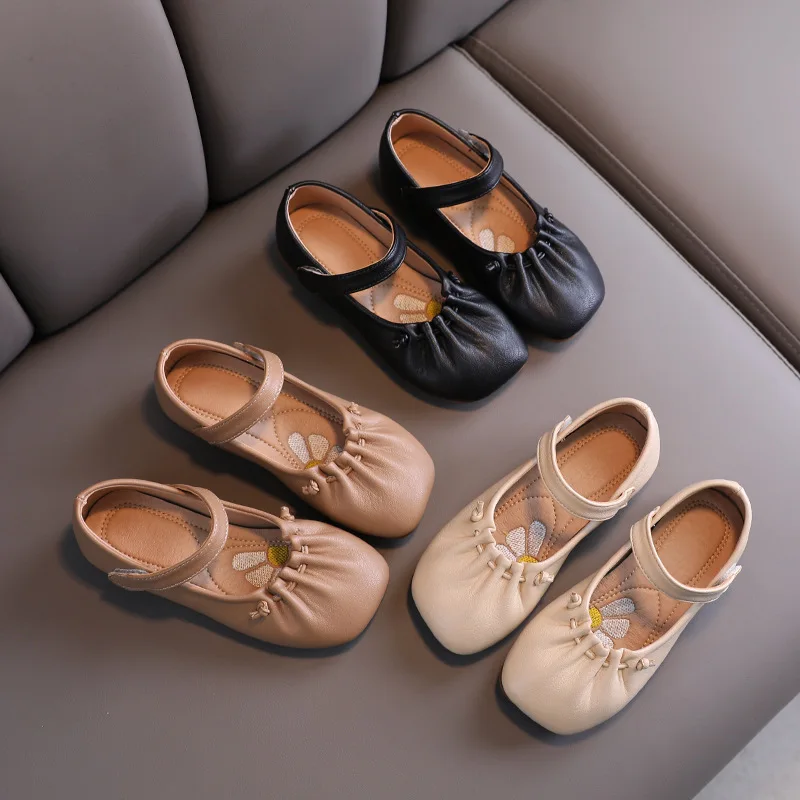 

Girls Leather Shoes Flat Heel Girls Wedding Shoes Children Princesss Shoes Small Chrysanthemum Soft Bottom Girls Dancing Shoes