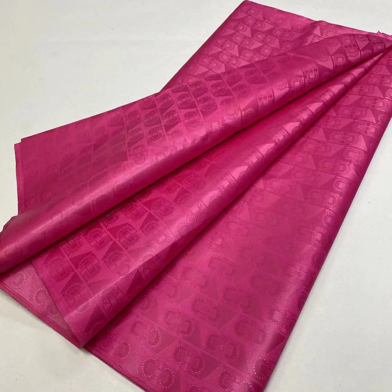 

Latest Christmas African Bazin Riche Tulle Lace Fabric High Quality 2022 Bazin French Nigerian Laces Fabric For Wedding Dresses