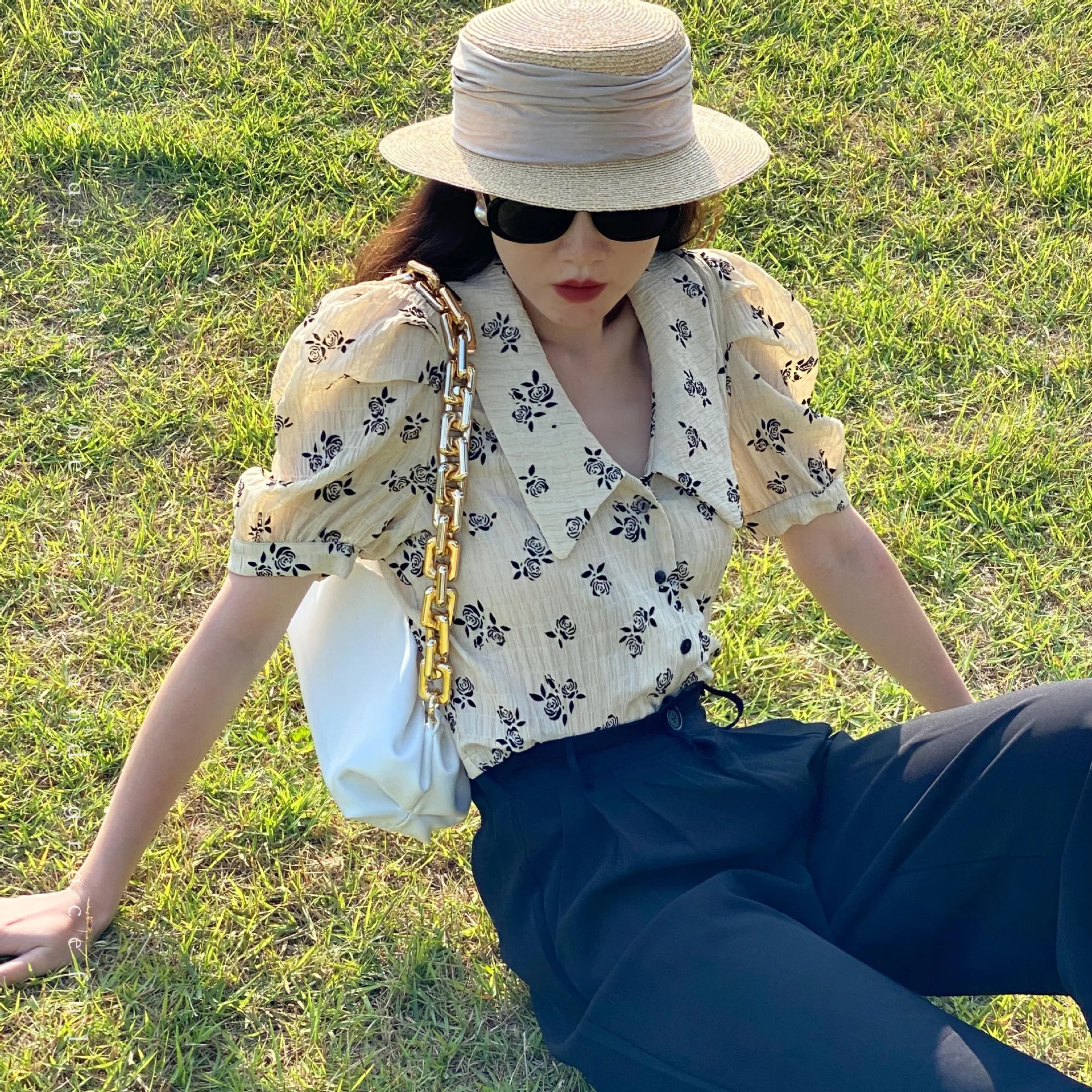 

Vintage Floral Print Blouse Women Casual Short Sleeve Female Top Shirt V-neck Streetwear Office Ladies Blouse Shirt 2021