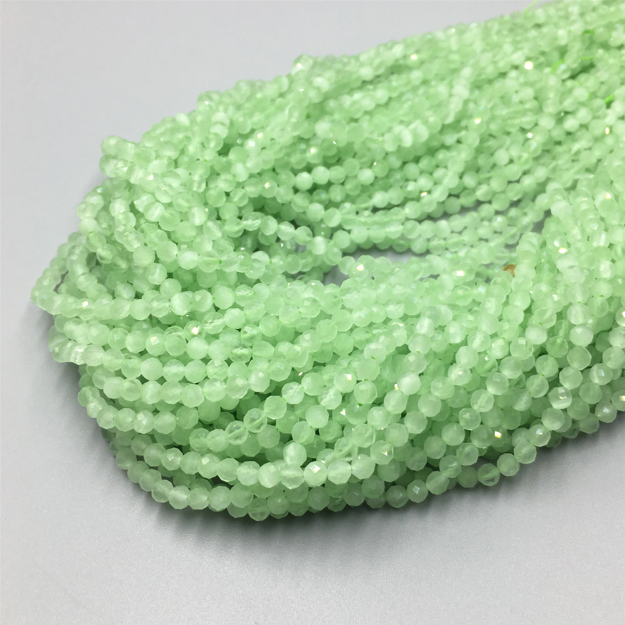 Стеклянные бусины 15 5 дюймов 2 мм 3 граненые с зеленым кошачьим глазом разделители