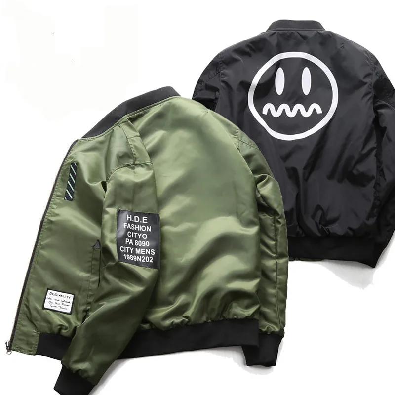 Брендовая мужская куртка бомбер с нашивками зеленая обеих сторон повседневная