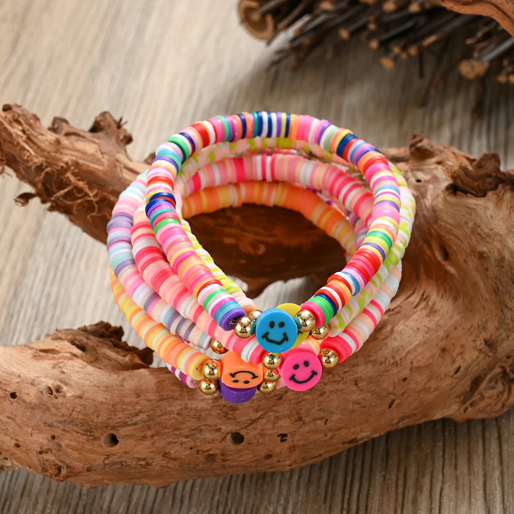 Браслет женский ручной работы с бусинами-смайликами из глины | Украшения и