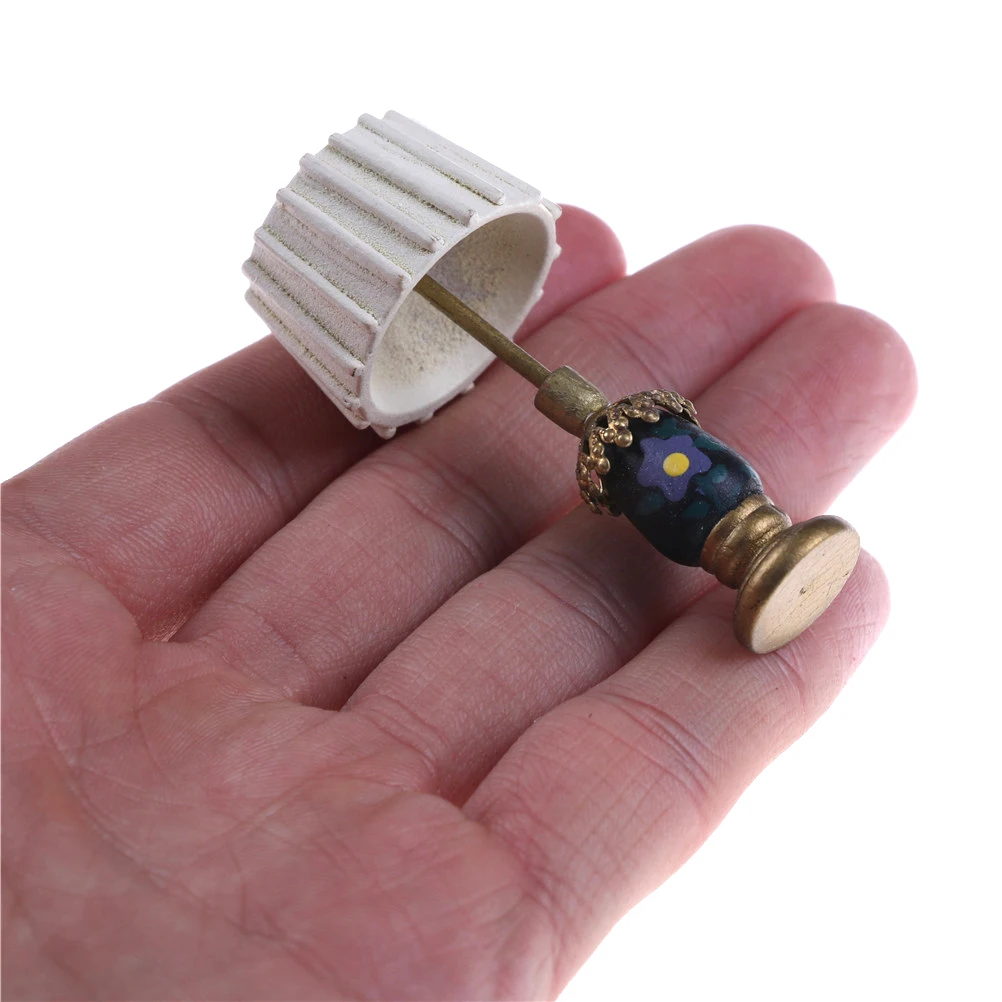 

1PCS 1:12 Miniature Table Lamp 5.2*2.2*1.3cm Doll House Accessories Dollhouse Dolls House Furniture Lamp Decor
