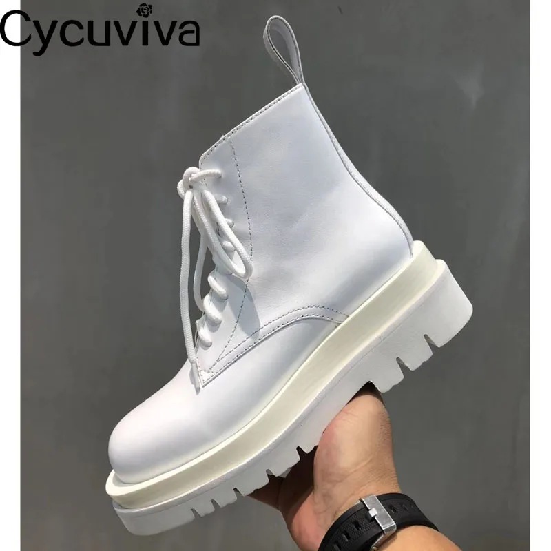 Женские ботильоны из натуральной кожи на толстой подошве со шнуровкой белые для