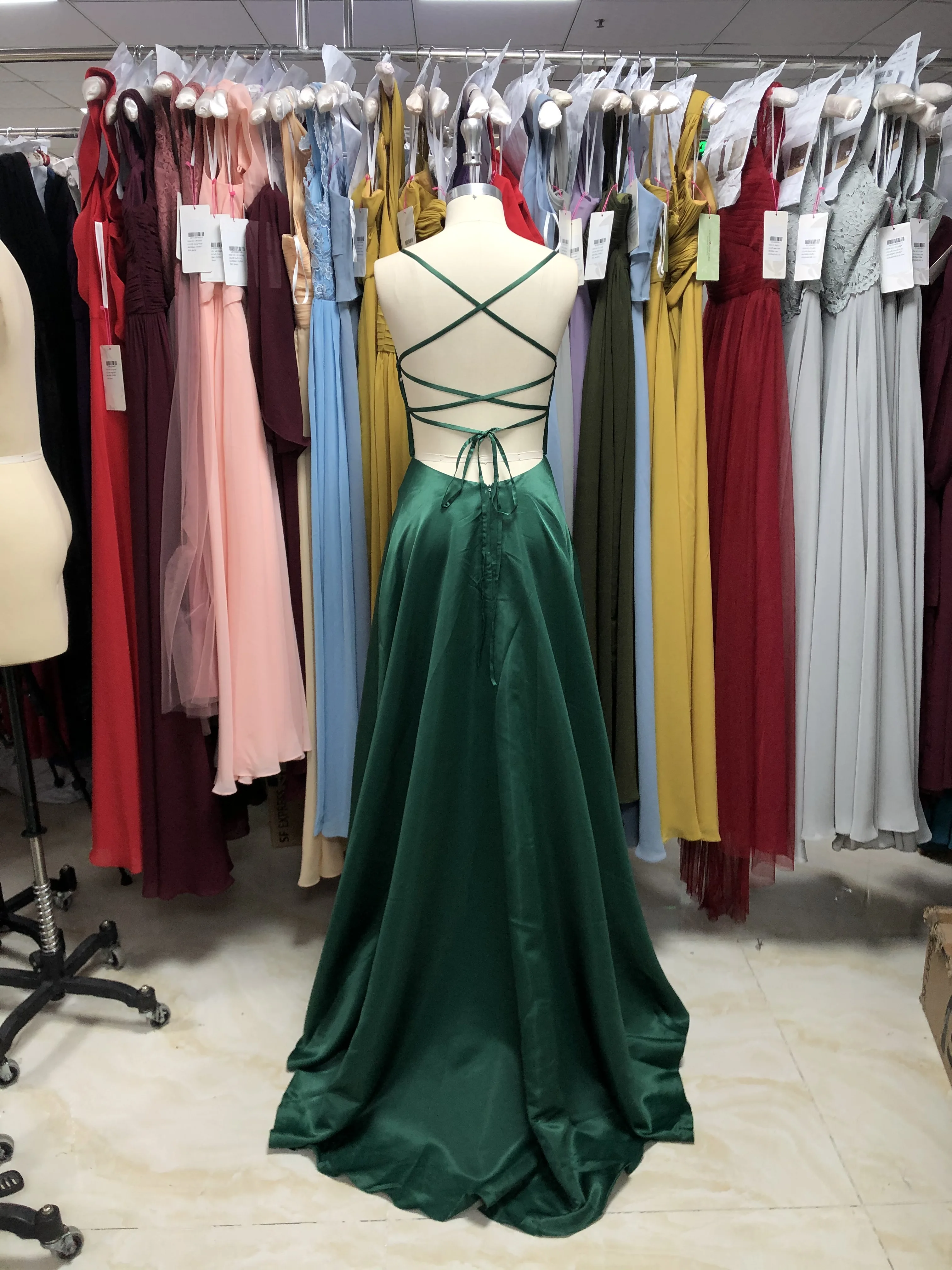 Зимнее длинное атласное вечернее платье с разрезом новинка 2022 модное элегантное