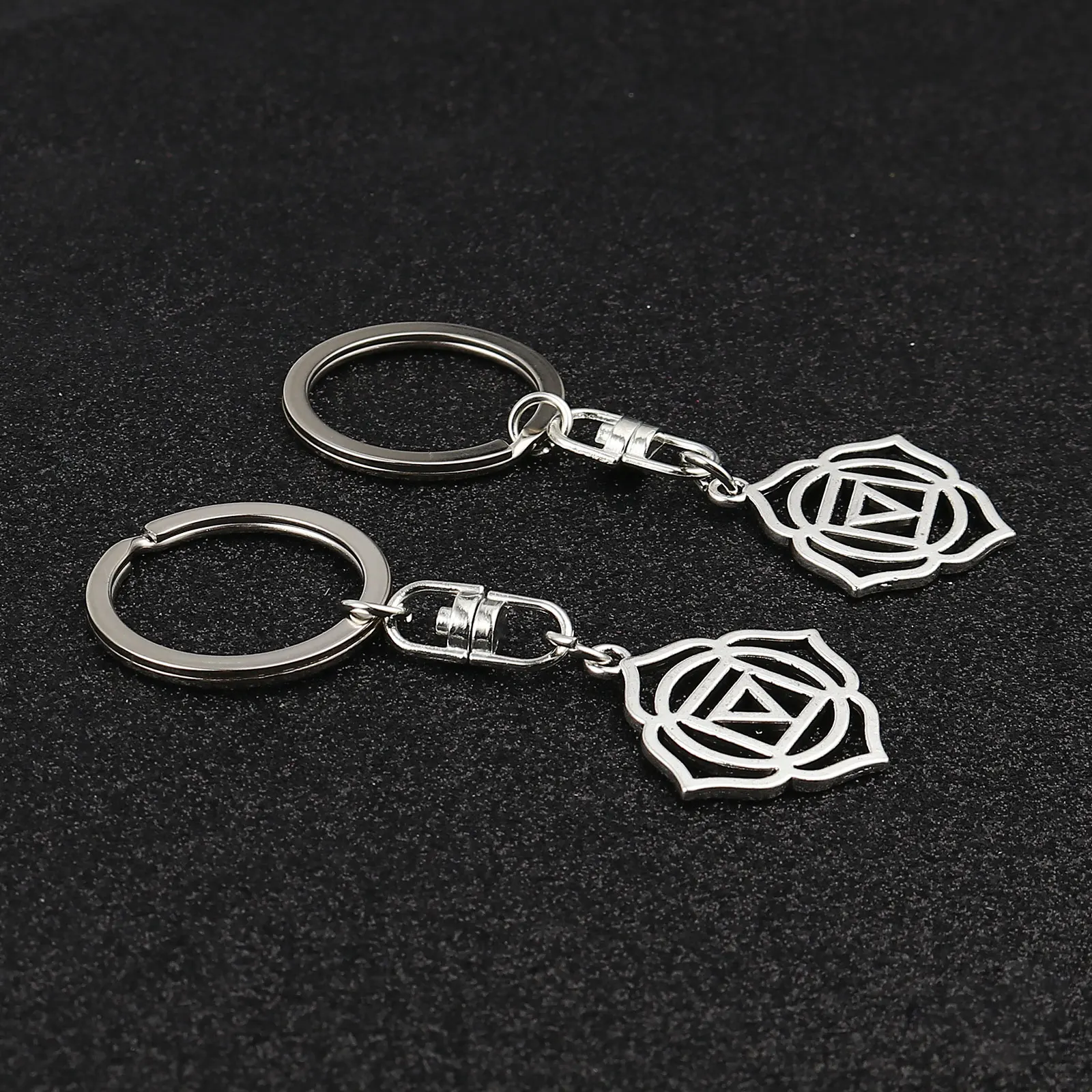 

2PCs Religious Keychain Silver Color Yoga Healing Hollow Keyring For Women Men Handbag Bucket Pendant Key Chains Jewelry Gift