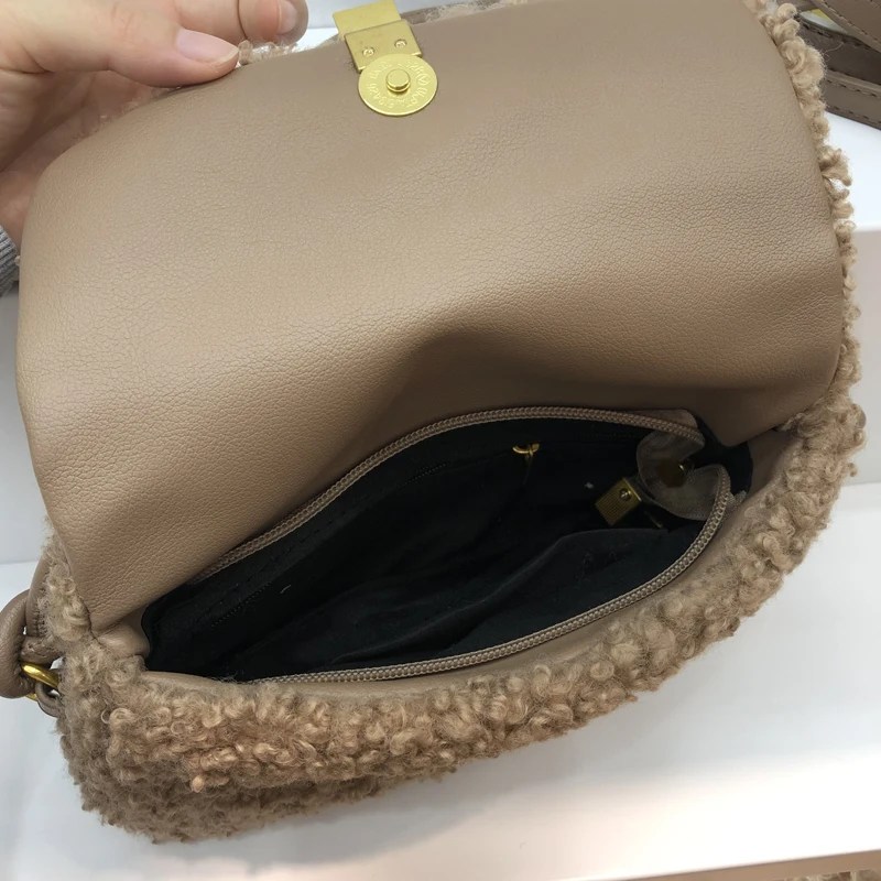 

2020 Winter New Women Handbag Faux Fur Lamb Wool Female Flap Bag Korean Rabbit hair Youth Shoulder Crossbody Bag Whole Sale