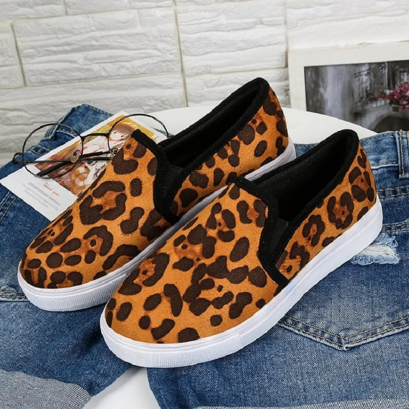 Туфли женские для прогулок со змеиным леопардовым принтом лоферы без застежки