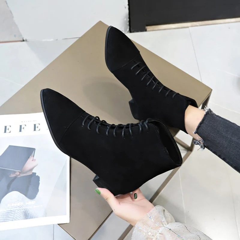 Женские ботильоны на массивном каблуке черные однотонные Ботинки Челси из замши