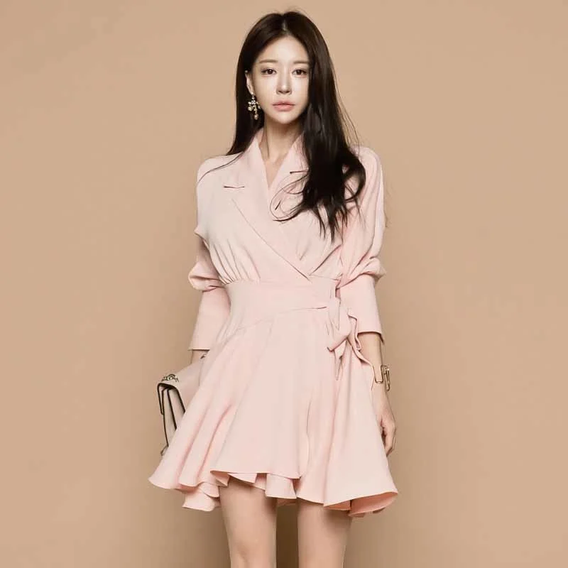 

Женское вечернее платье средней длины, с длинным рукавом