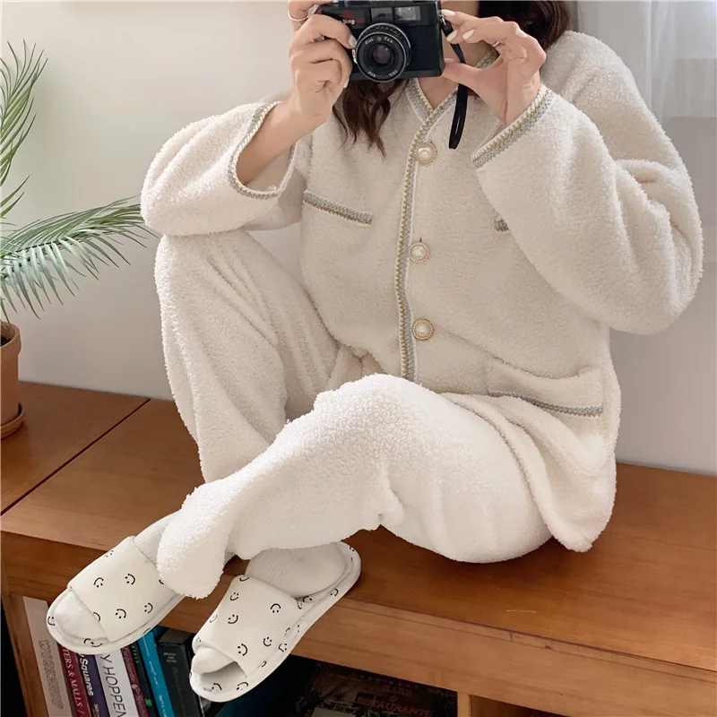 

Пижамный костюм фланелевый с V-образным вырезом и карманами