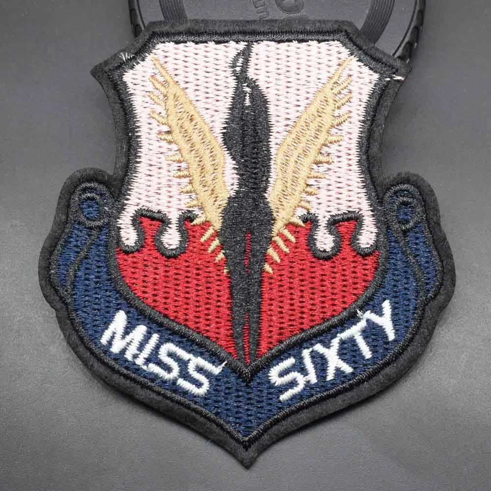 Элегантная тканевая нашивка с вышивкой на голове изображением пикантной женщины шестидесяти собак цветком