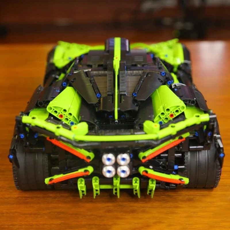 Высокотехнологичная модель спортивного автомобиля супергоночного