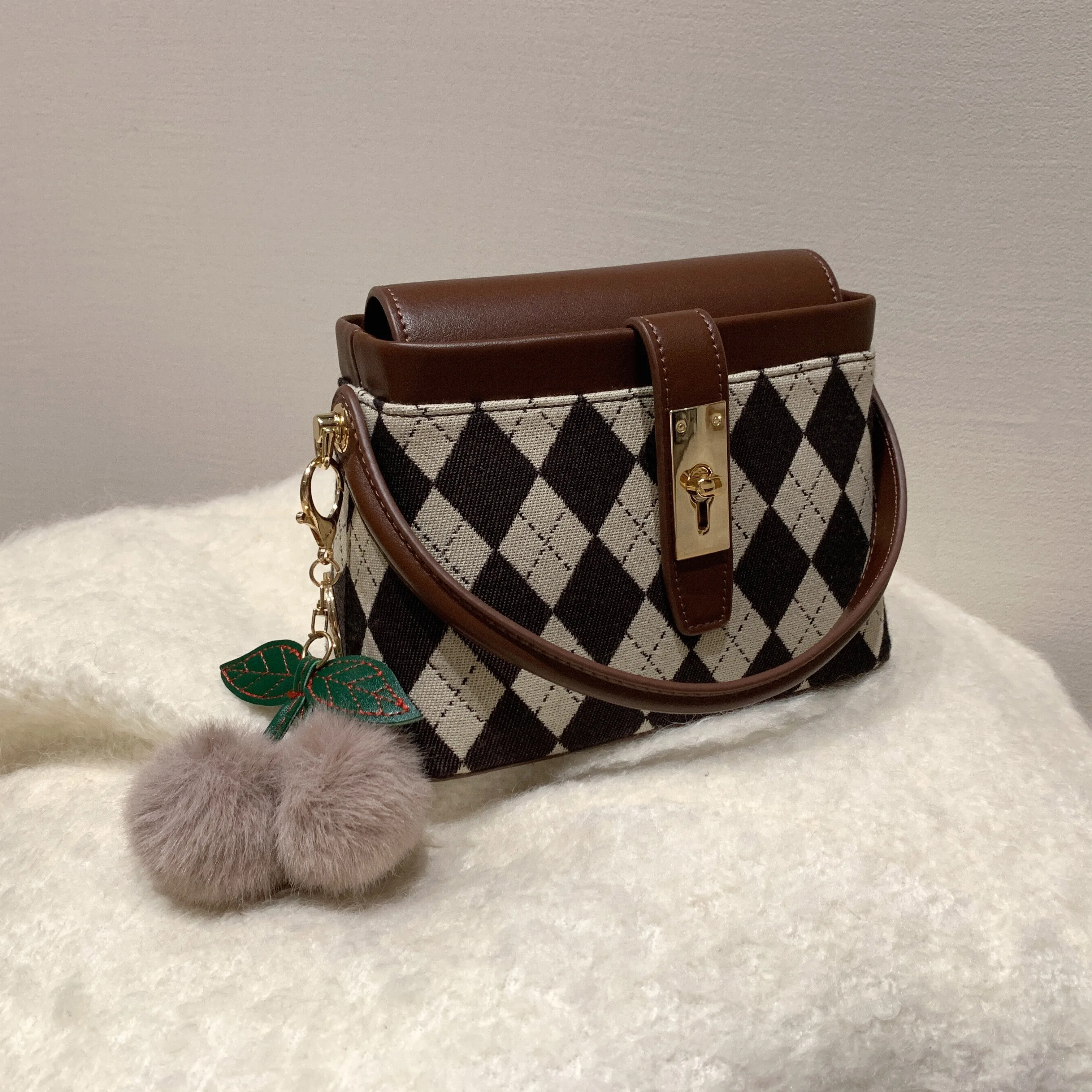 

Portable small box bag female autumn and winter 2021 new fashion ins high-end sense of all-match single shoulder messenger bag