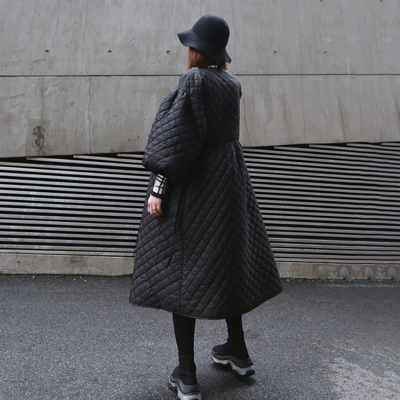 TWOTWINSTYLE Argyle хлопковое пальто женское фонарь с длинным рукавом на шнуровке с высокой талией Длинная женская верхняя одежда корейская винтажная мода