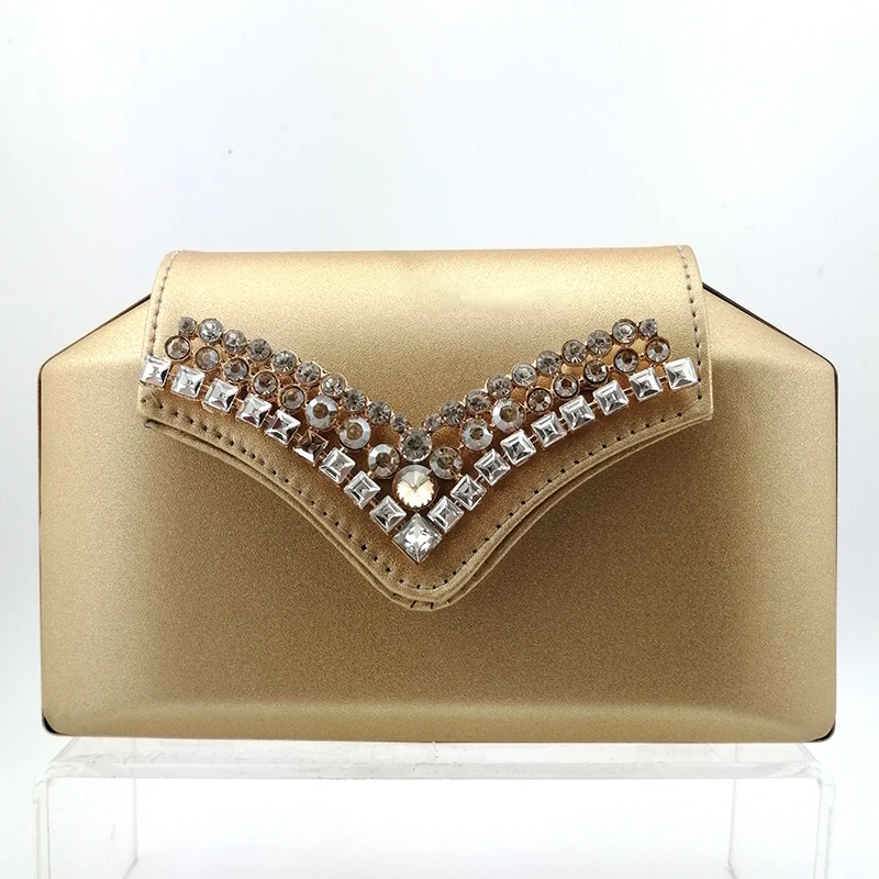 Зимние туфли и сумочка в комплекте итальянском стиле вечерние золотого цвета