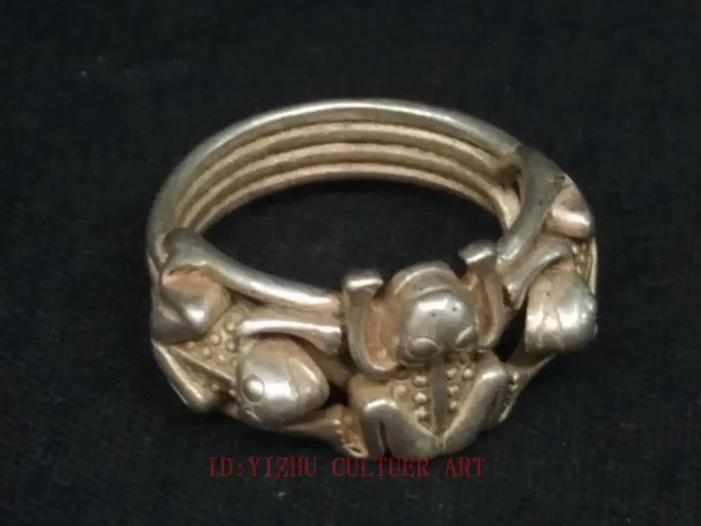 

YIZHU CULTUER ART Unique Old Collection China Tibet Silver Carving Lovely Frog Statue Ring Wonderful Decoration Gift