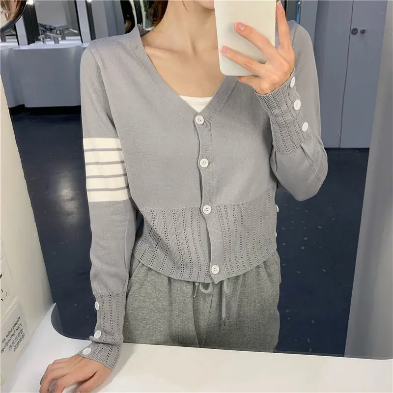 

V-neck Knitted Cardigan Women's Spring and Autumn Retro Slim Fit Slimming Long Sleeves Top Western Style Outerwear Striped Short