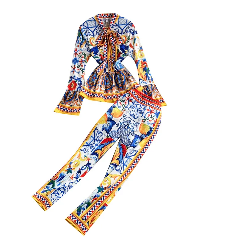 Женский комплект из 2-х предметов рубашка с бантом на воротнике и кружевные