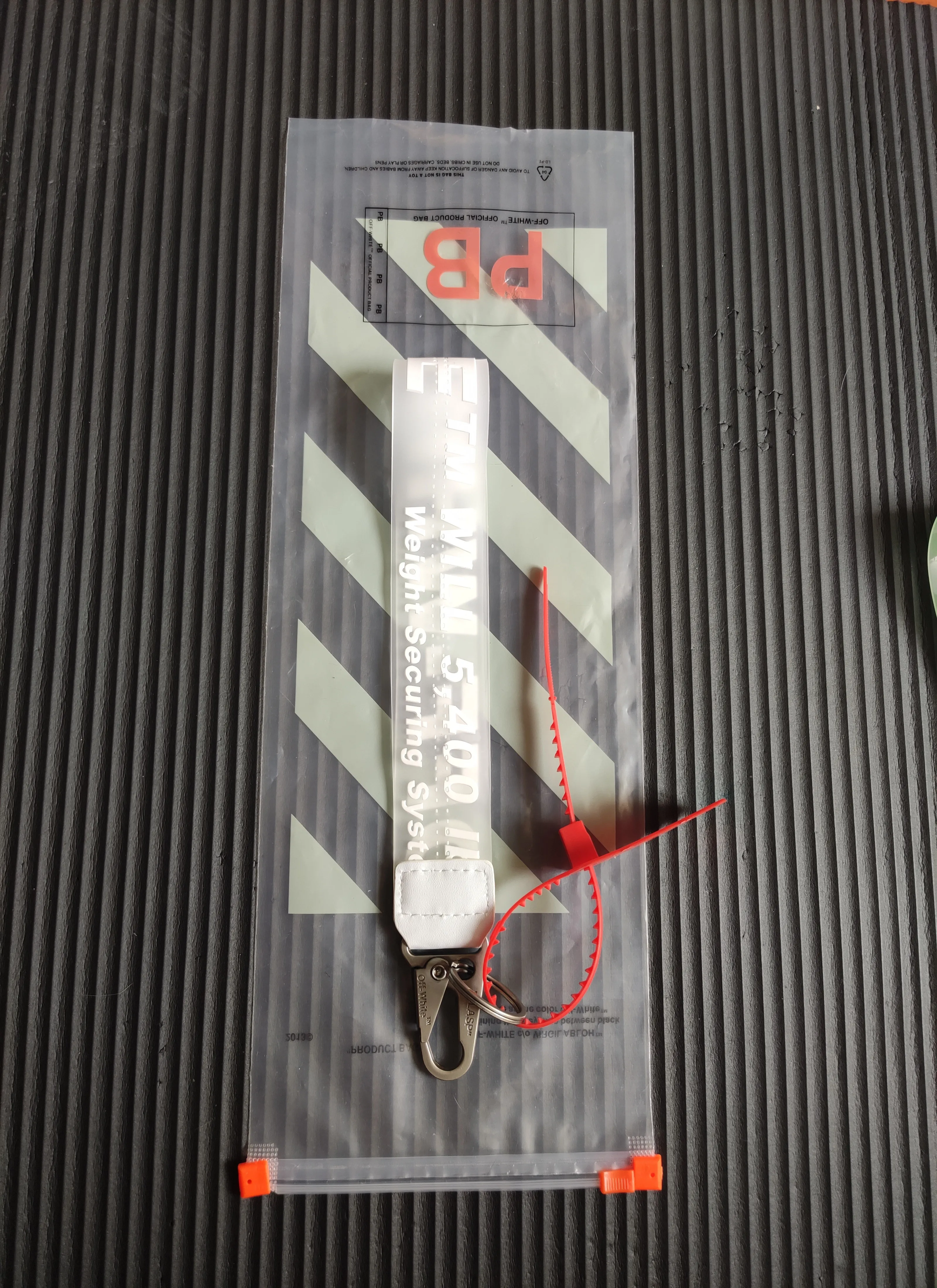 

Promotional 5% Off Letter Resin Keychain Men's Women's Mobile Phone Bag Ornaments European American Popular Car Key Rings