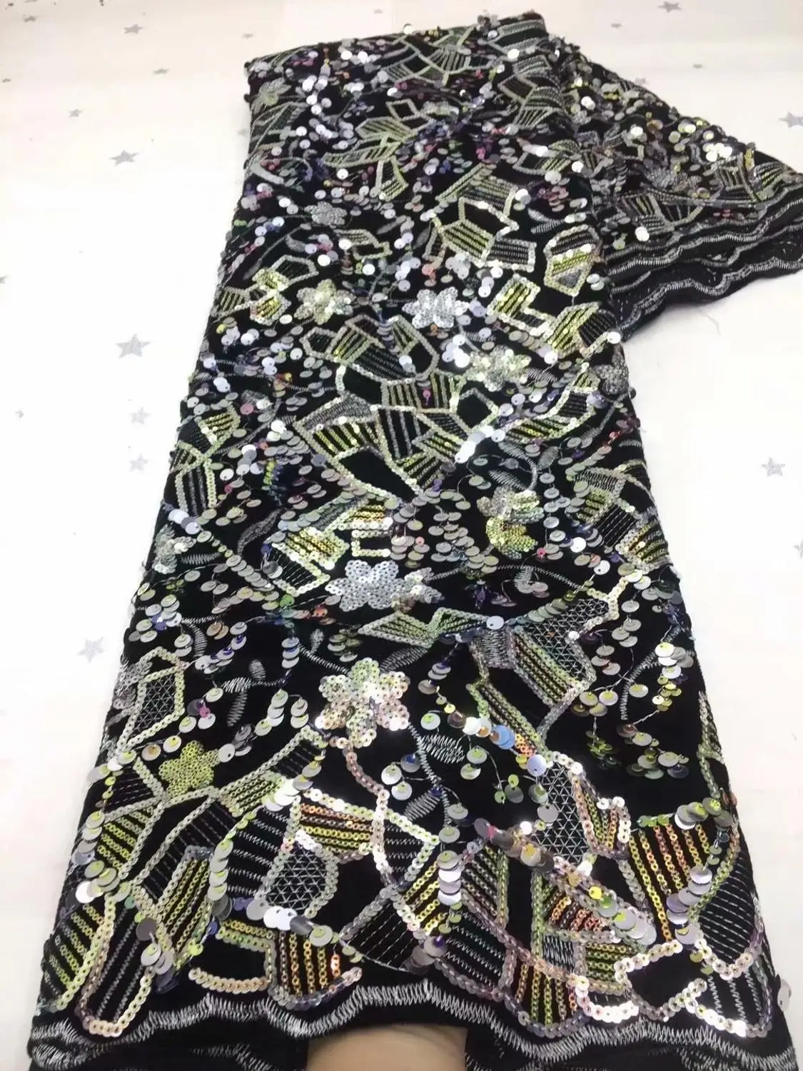 

Новый черный французская кружевная ткань с золотистые блестки 5 ярдов Цветочная вышивка тюль кружева ткань высокого класса для свадьбы FDF1124