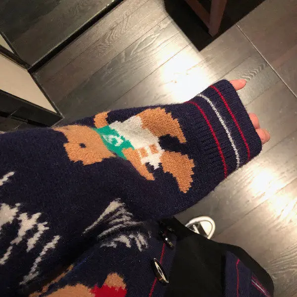 

Net red loose knit cardigan women's autumn Korean version of lazy wind v-collar embroidery bear sweater coat college trend