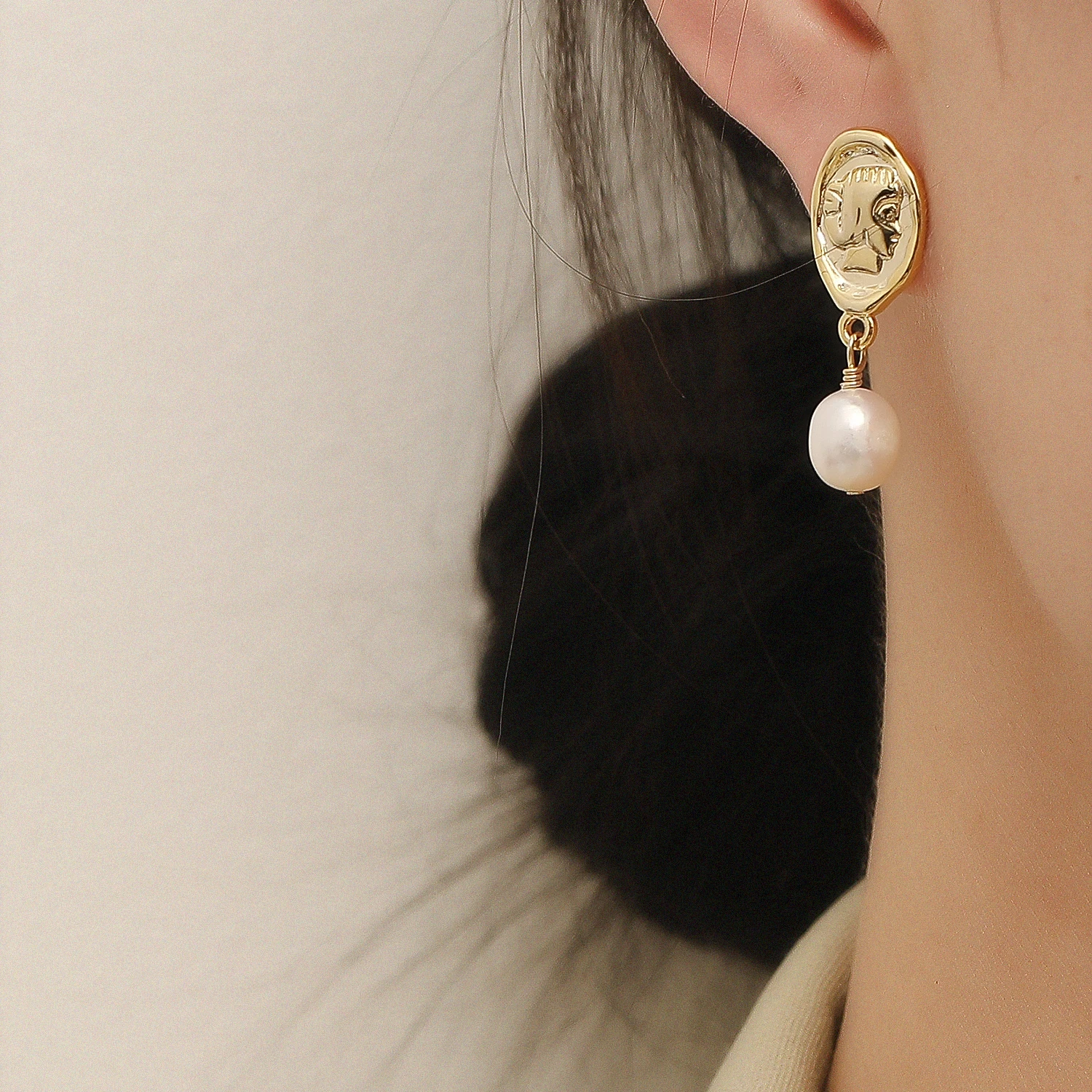 

Retro Portrait Design Natural Pearl Earrings Fashion Minimalist Luxurious Jewelry Accessories For Female HYACINTH