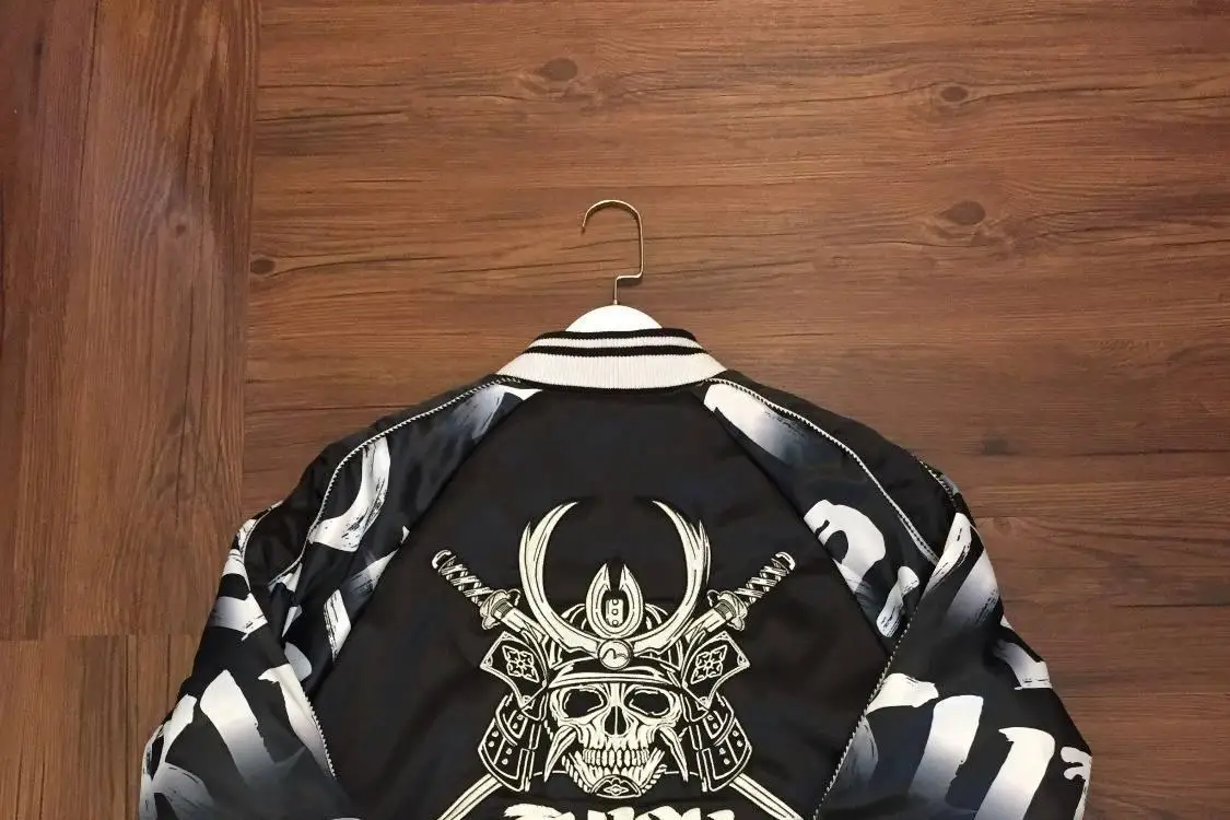 Аутентичная Evisu Новая зимняя высококачественная модная теплая дышащая мужская хлопковая куртка пара бейсбольная форма Пальто Тренч