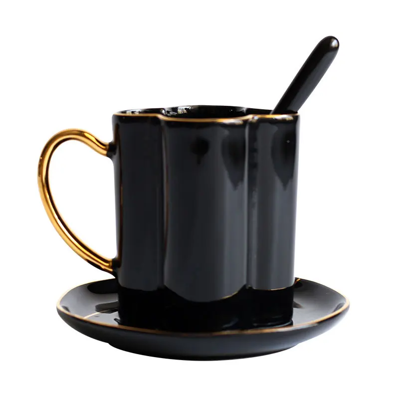 Белая черсветильник роскошная керамическая кофейная чашка и блюдо в