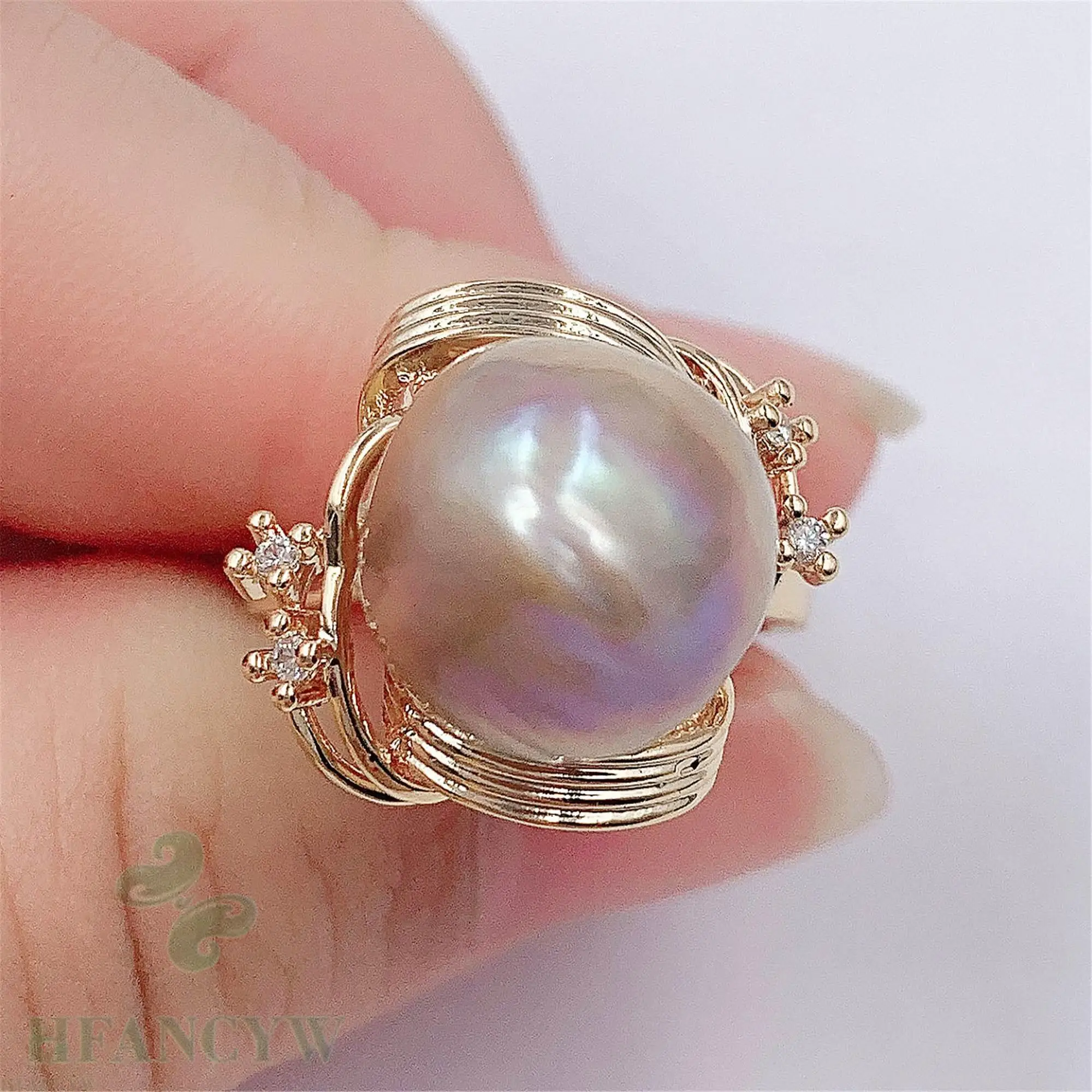 Многоцветное перламутровое кольцо в стиле барокко с цирконием открытое