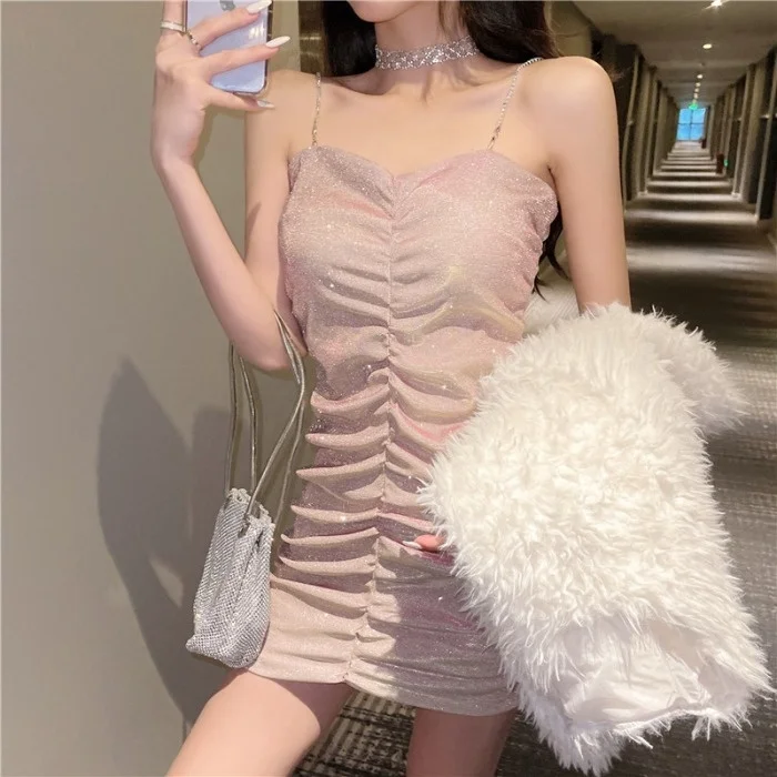 Женское Плиссированное Платье-футляр на бретелях с цепочкой | Женская одежда