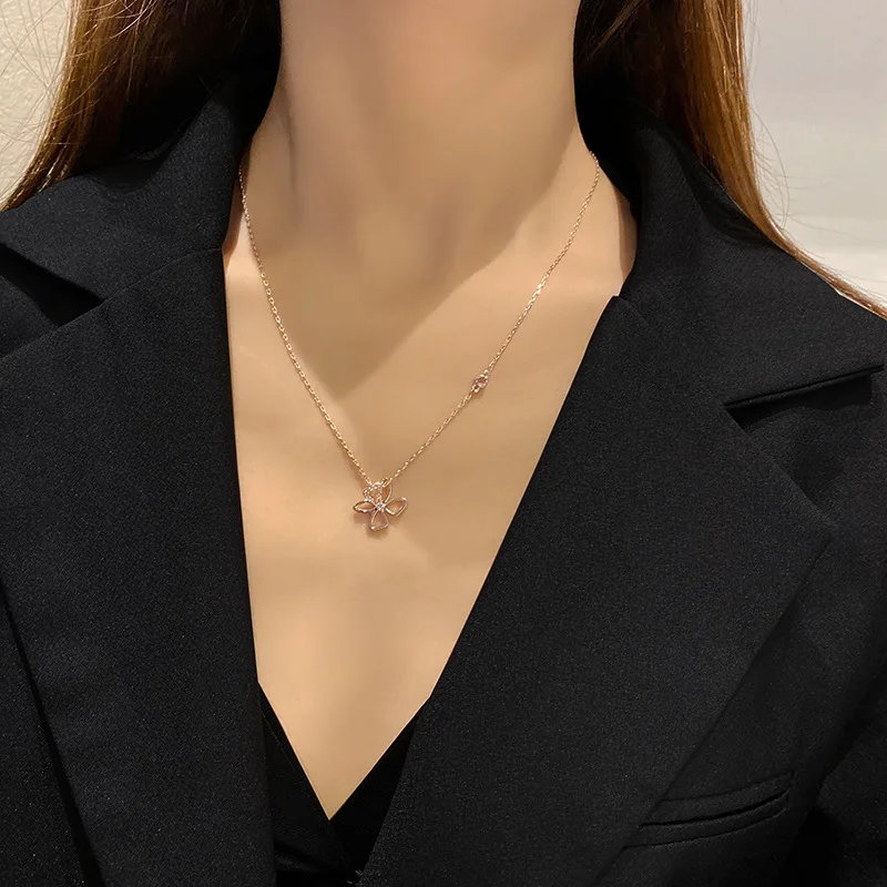 

Fashion simple butterfly titanium steel clavicle chain niche design trend web celebrity zircon female necklace