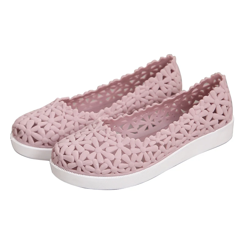 

2021 summer new hollow ladies sandals flat shallow mouth fashionable plastic jelly shoes beach hole shoes