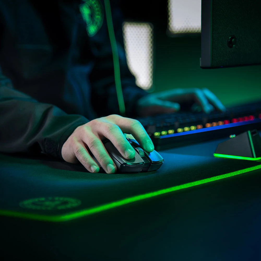 Беспроводная игровая мышь Razer Viper Ultimate Hyperspeed Lightest с оптическим датчиком