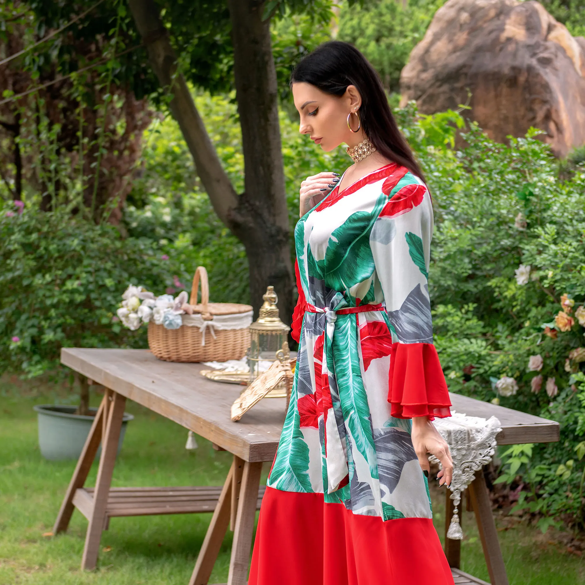 Женская длинная юбка составного кроя с V-образным вырезом и Расклешенным рукавом