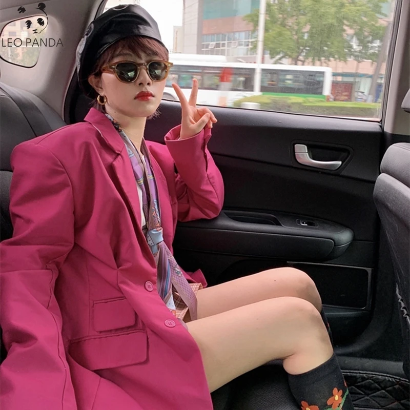 Свободная куртка с поясом красного цвета новая женская отворотом и длинным