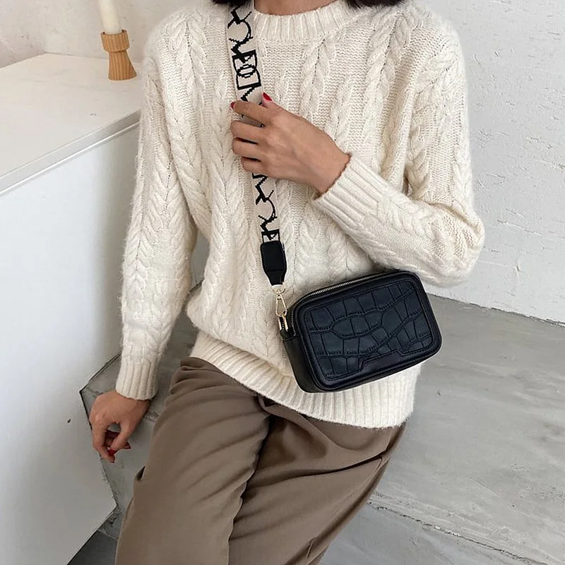 Сумка кросс боди Женская с принтом букв саквояж на широком ремешке из