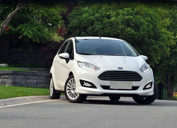 Qirun led drl дневные ходовые огни для Ford Fiesta 2013- с динамическим движущимся желтым поворотным сигналом и синим ночным светом