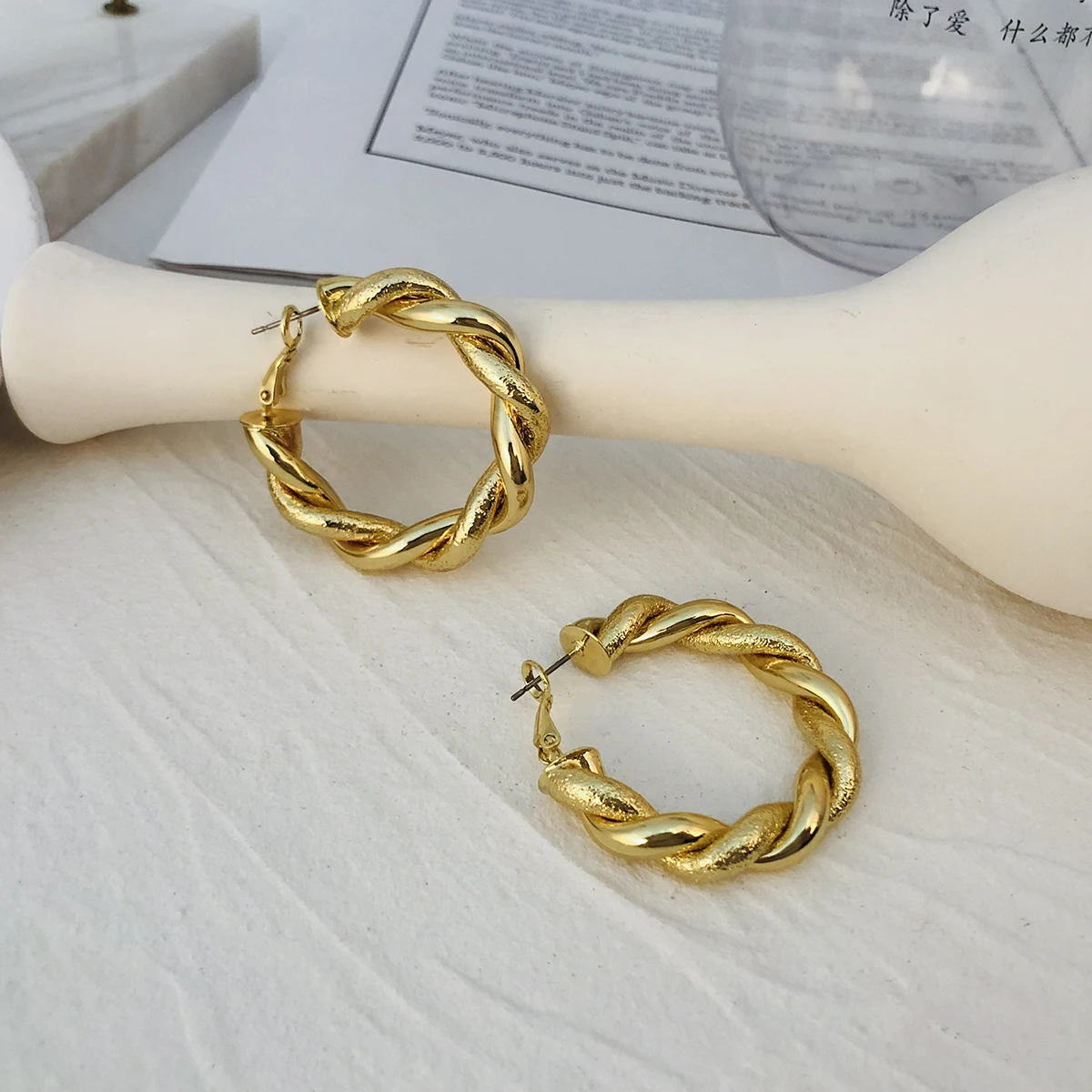 

AMORCOME Gold Thick Twisted Hoop Earrings Minimalist Huggie Brass Earrings Hoops Gifts for Women Statement Jewelry Brincos