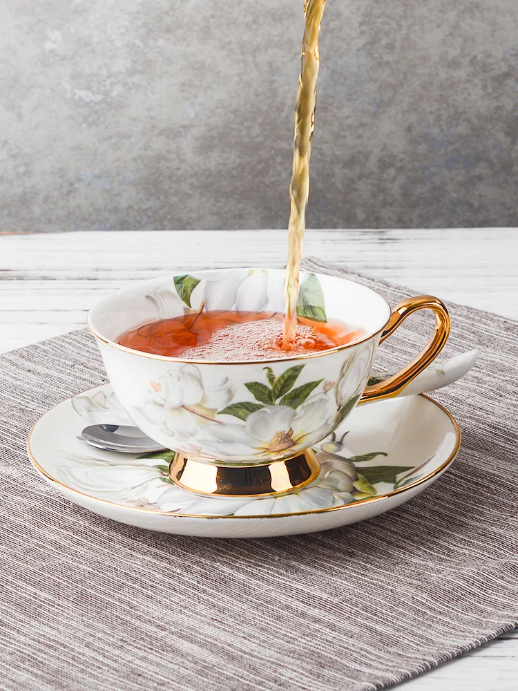 

Fashion Bone China Coffee Cup Saucer Royal Classic Vintage Royal Classic European Luxury Coffee Mug Taza Tea Cup Pottery EE50BD